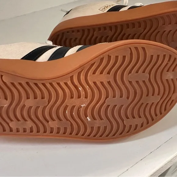 Adidas Cream and Black Sneakers - Picture 4 of 4